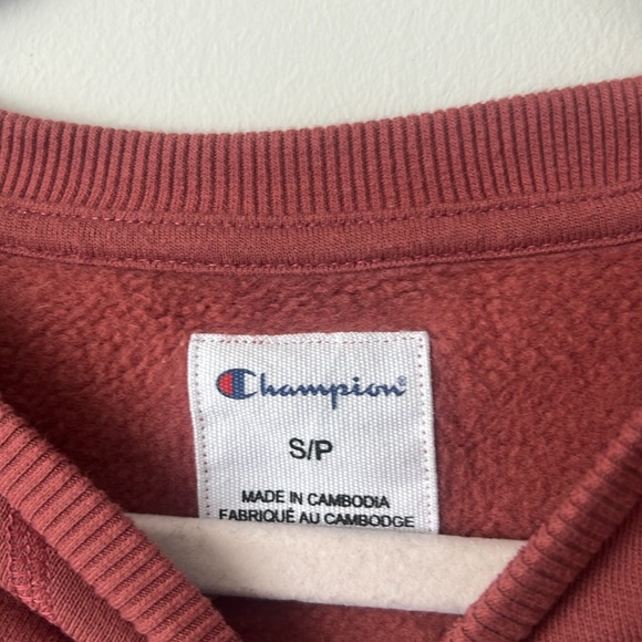 BRAND NEW CHAMPION CREWNECK - Picture 2 of 3